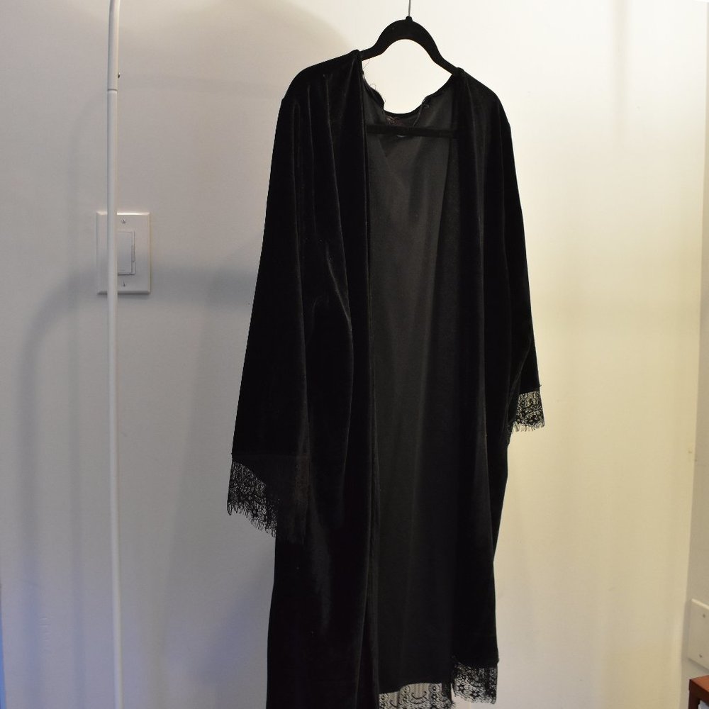 free press_Black Velvet Kimono w/ Lace Trim